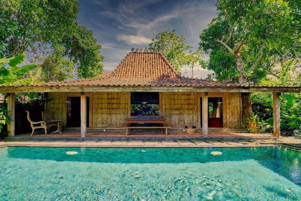 Wahyu Wonderful Private Honeymoon Joglo