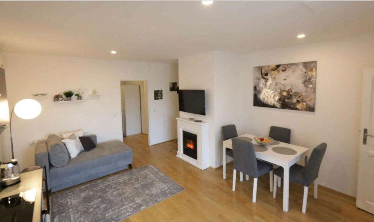 Sunny & Cozy Penthouse with Balcony Dg5