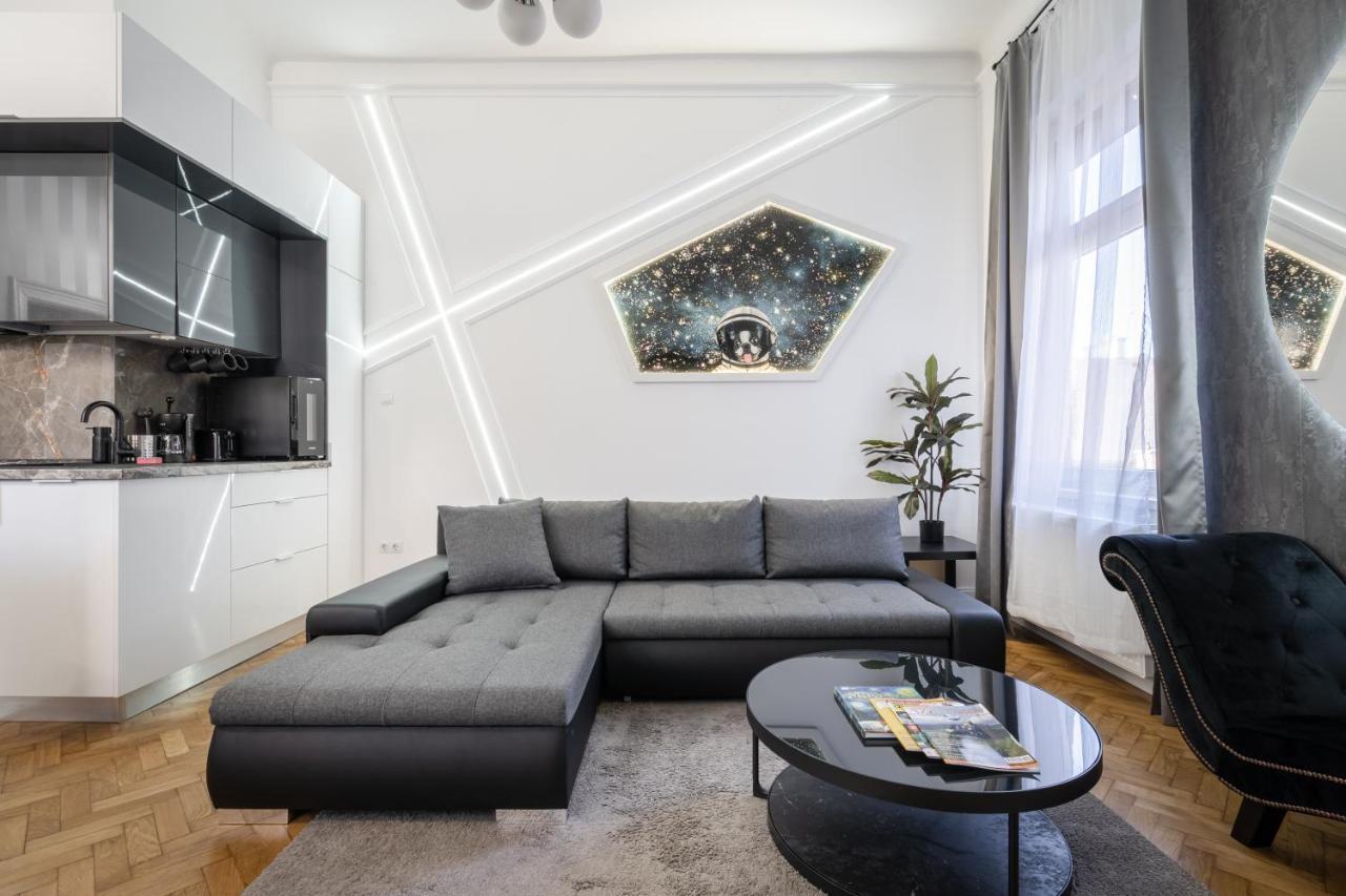 Galaxy Cube Apartment