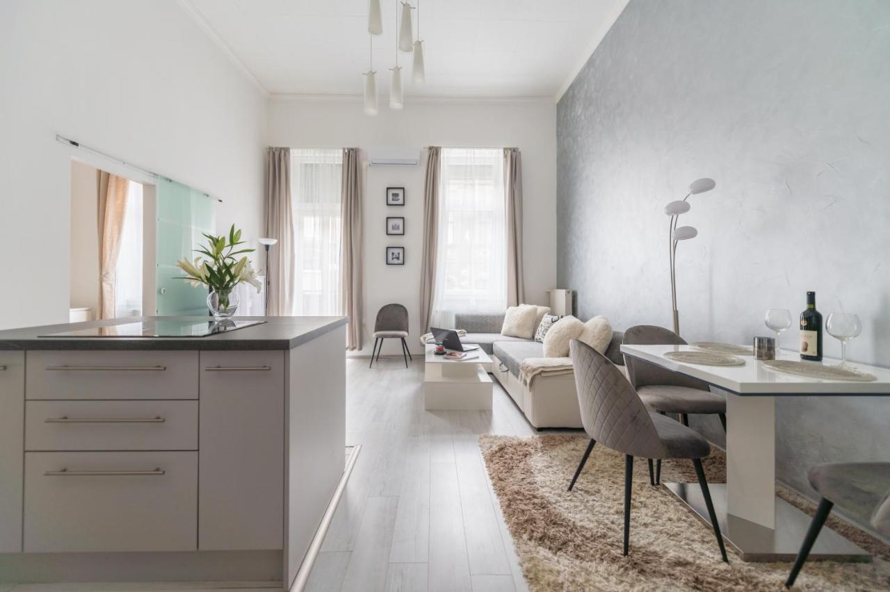 Downtown Gem Aircond Close To Heroes' Square