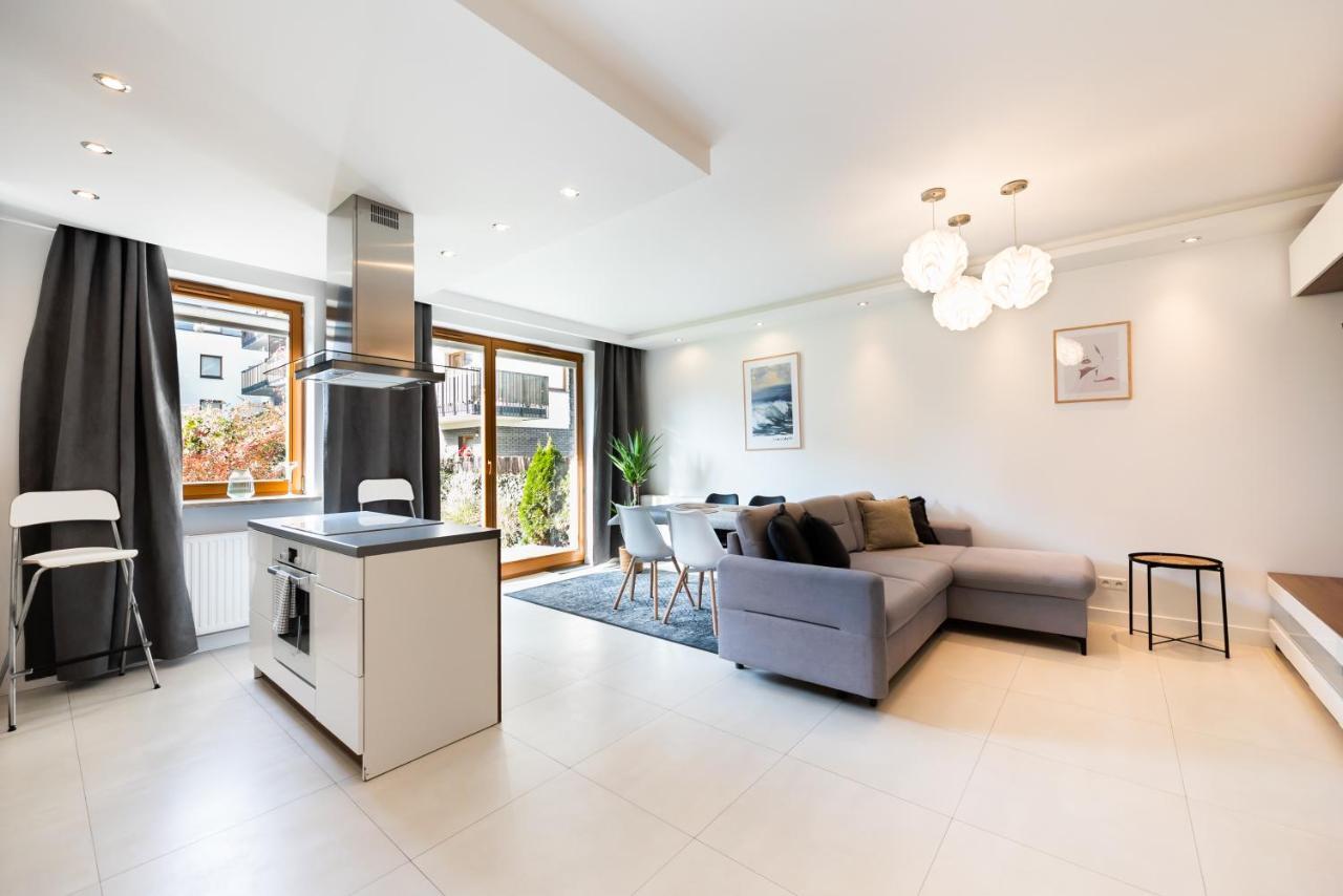 Bluszczanska Modern Urban Apartment