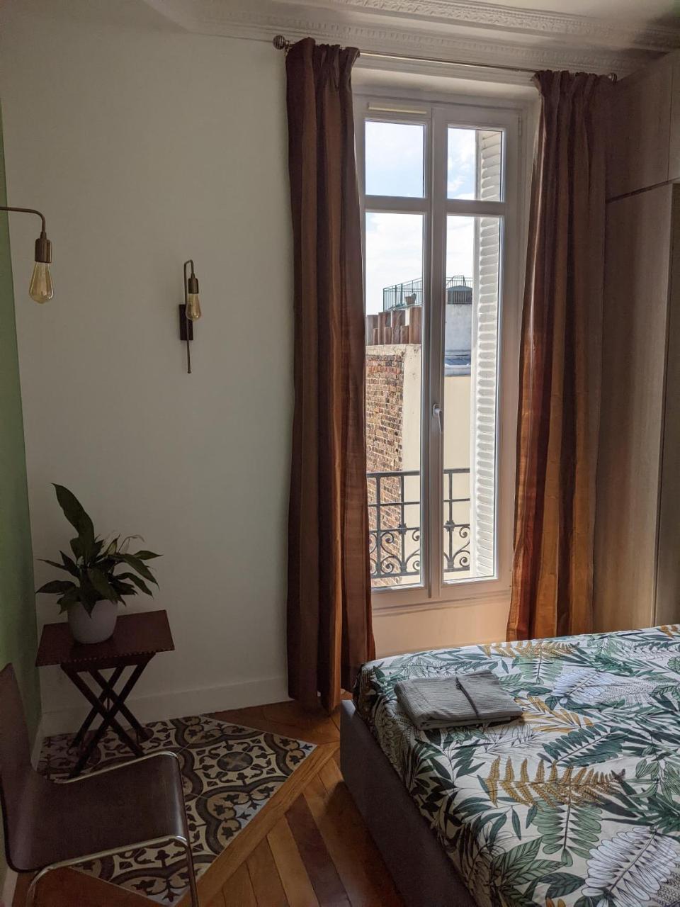 Trocadero- 2 Pieces Lumineux