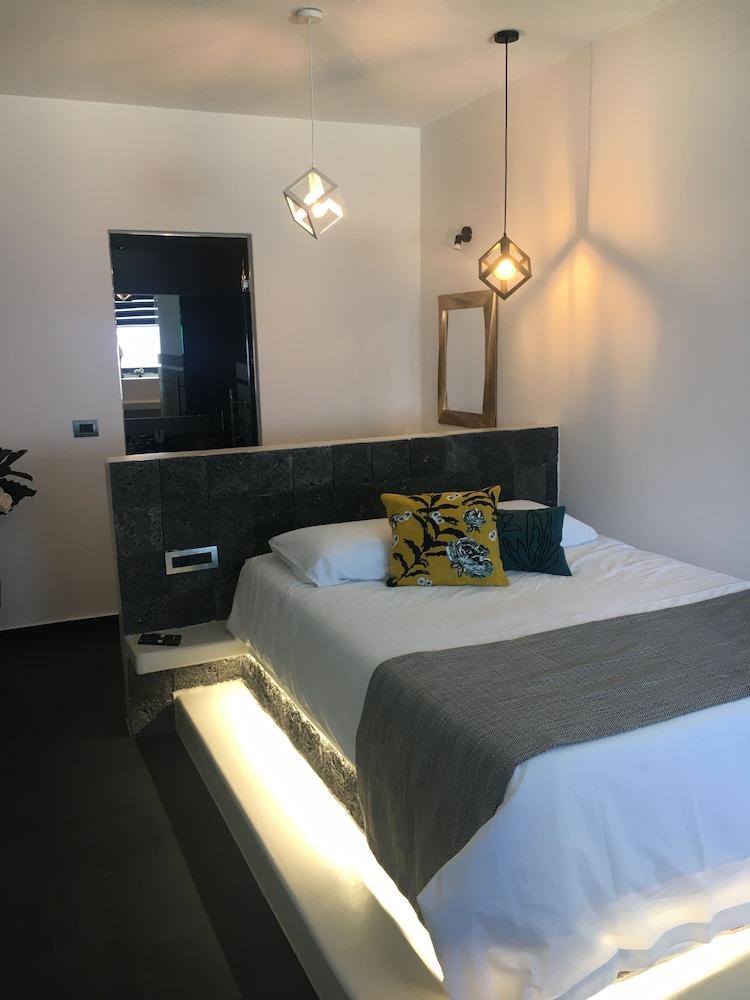 Caldera's Majesty (Adults only)