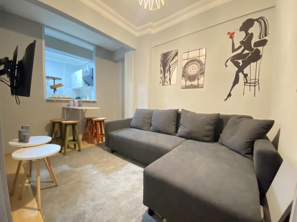 Charming Flat with Balcony in Sinanpasa Besiktas