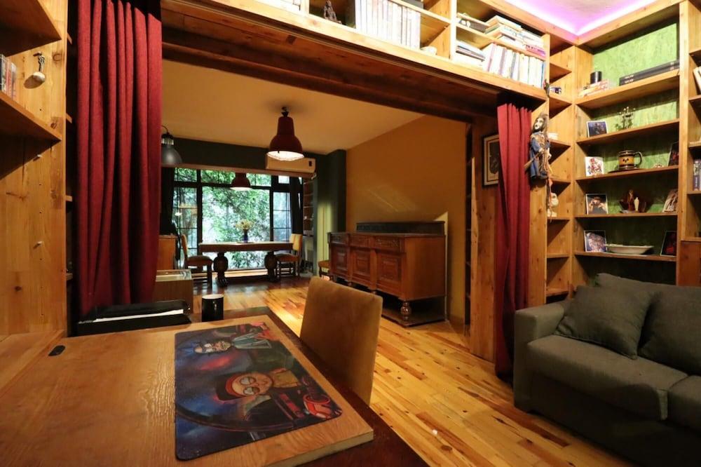 Cozy Flat with Backyard 600 M To Moda Coastal Park