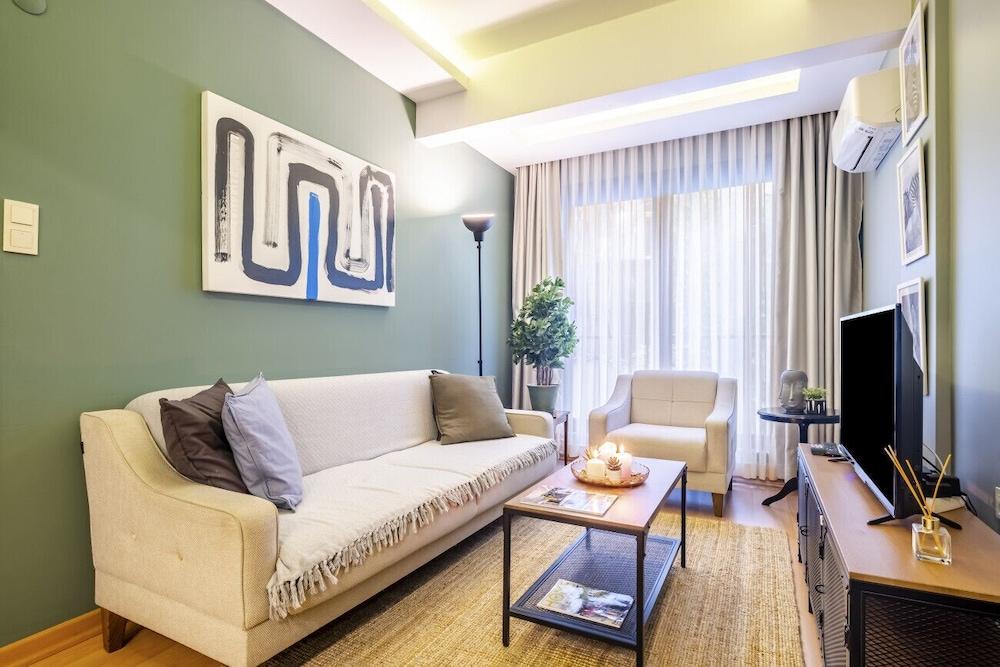 Missafir Flat with Superb Location in Nisantasi