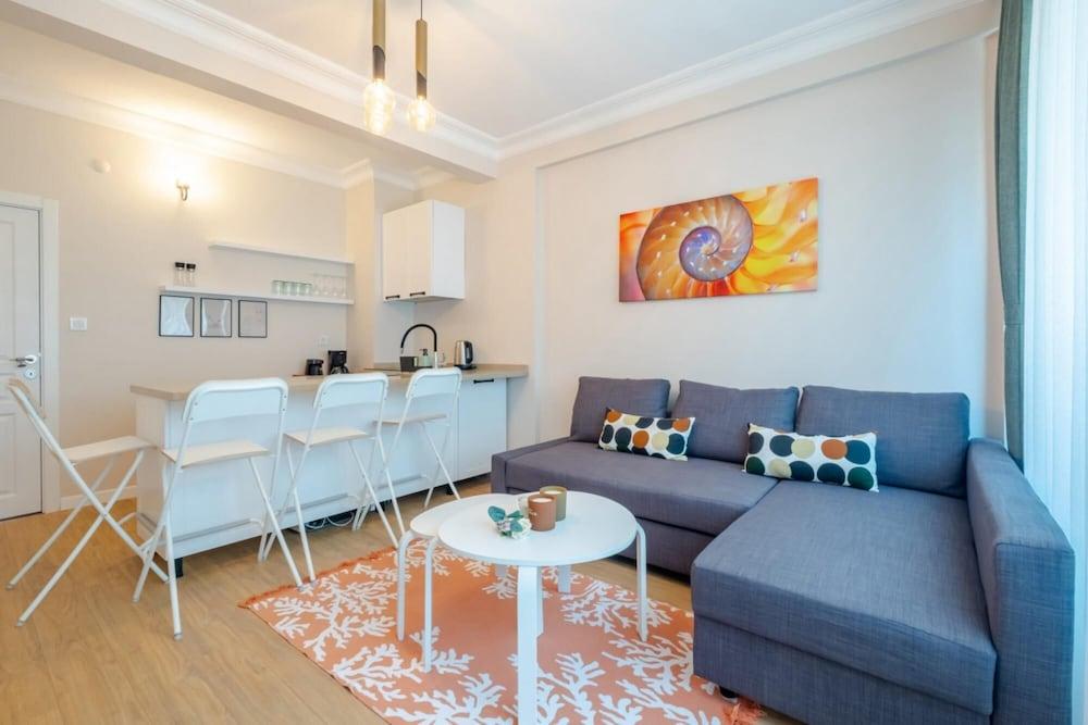 Spectacular Flat Near Bull Statue in Kadikoy