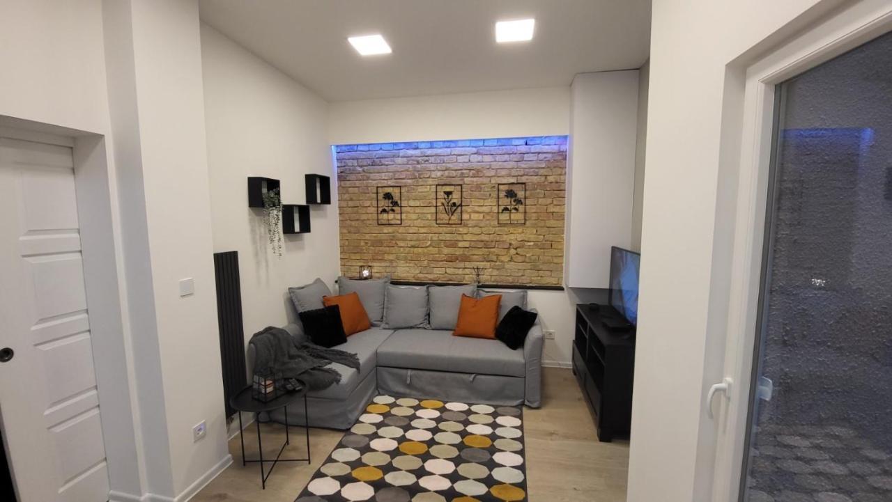 Cs14 Silver Apartment