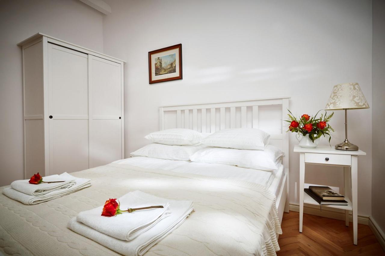 Mariensztat / Old Town Place for You