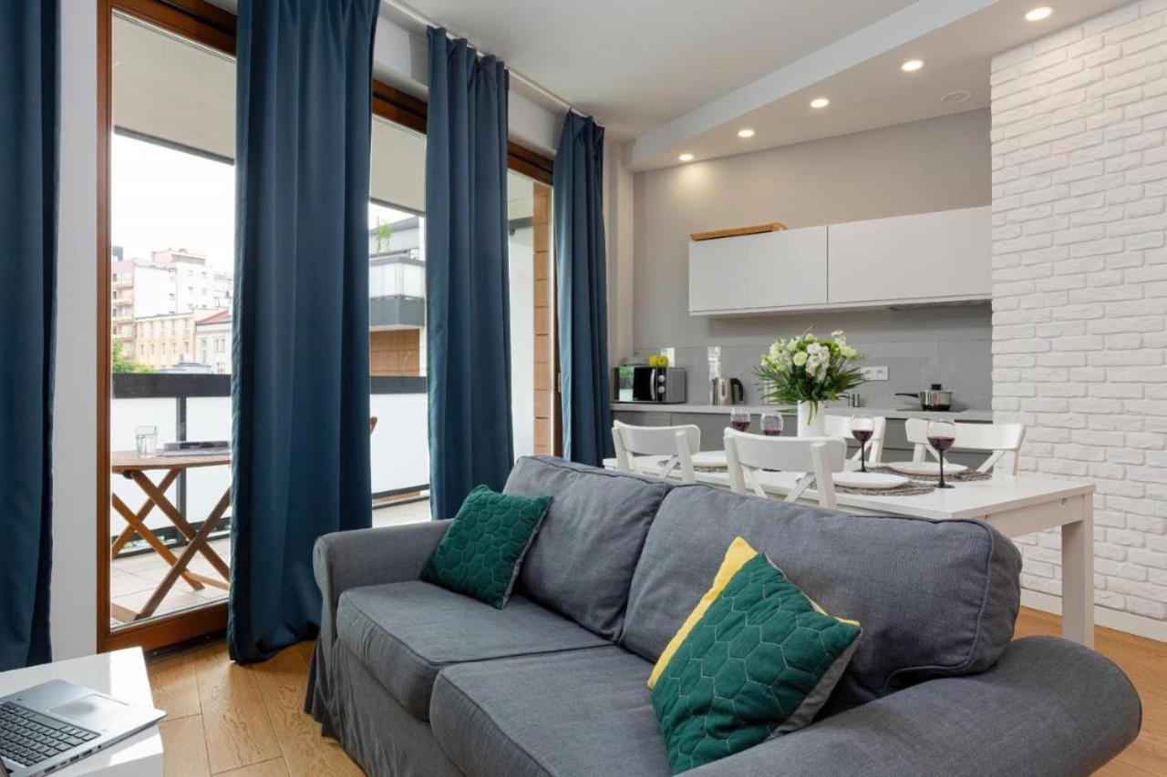 Modern Apartment with Balcony Near Hilton