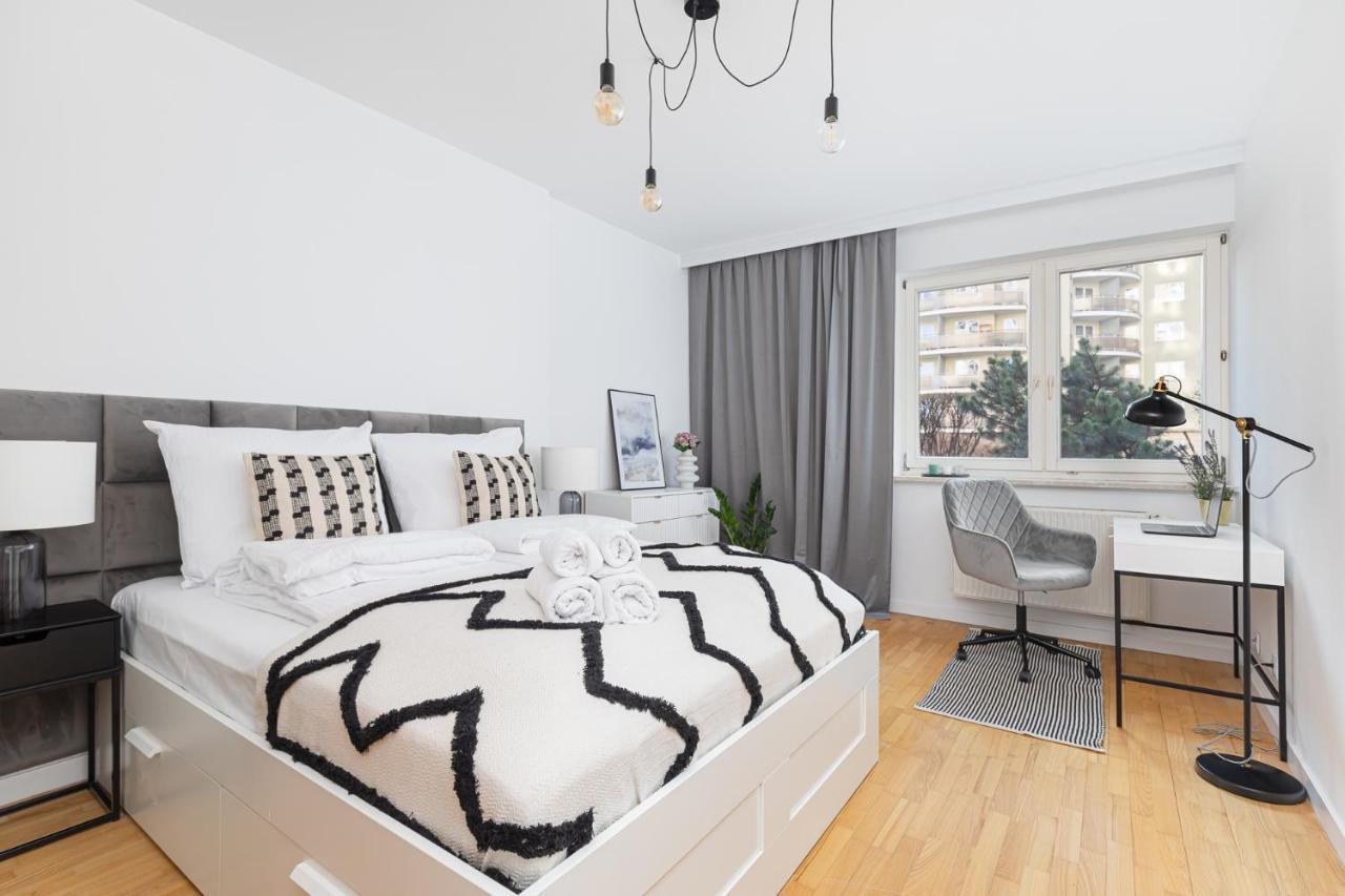 Spacious Apartment with Swimming Pool, Gym And Sauna Wwa40