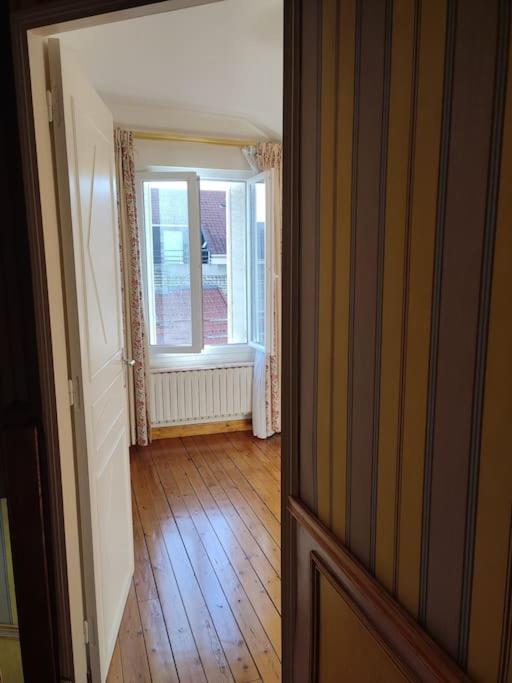 Paris Authentic House, Entier 1920's Villa Metro Line 7