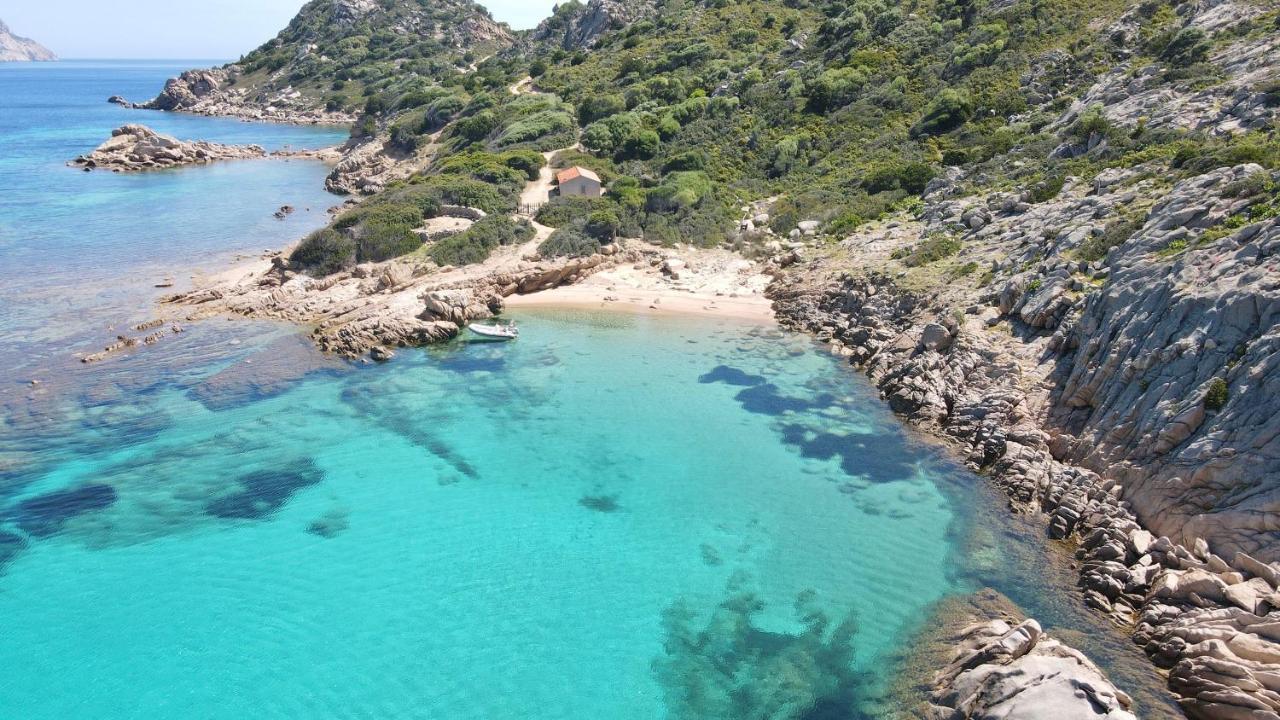 Apartments in Residence with Swimming Pool in Cala Girgolu