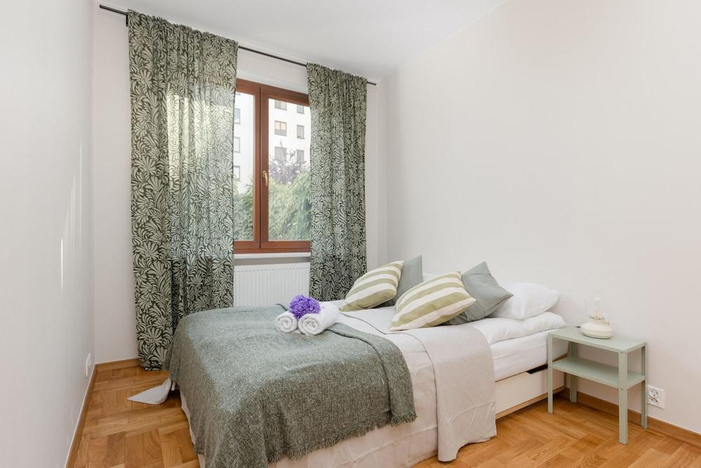 Apartment Warsaw Bobrowiecka by Renters