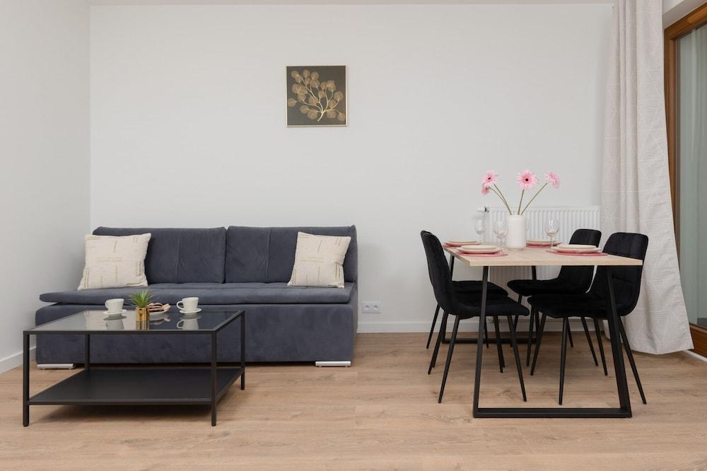 Pozytywny Mokotow Apartment by Renters
