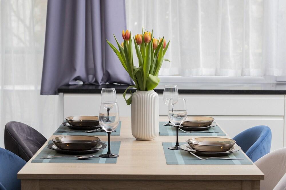 Warsaw Gornoslaska Apartment by Renters