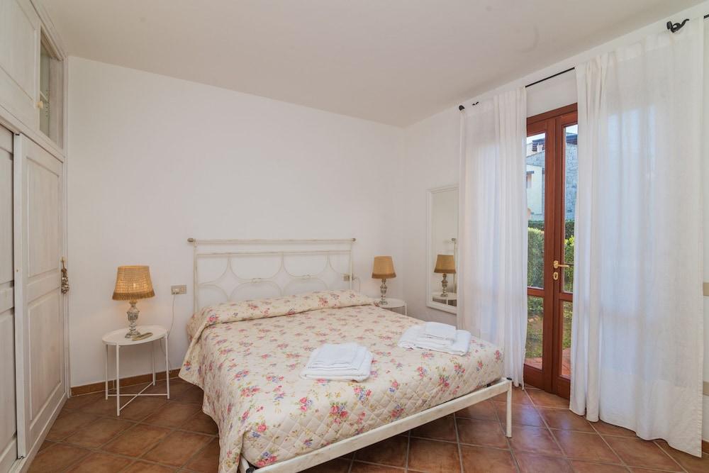 Il Borgo 2/12 700mt From the Beach