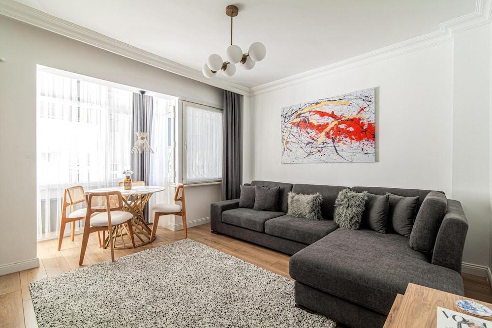 Colorful Flat Near Cevahir Mall And Sisli Metro