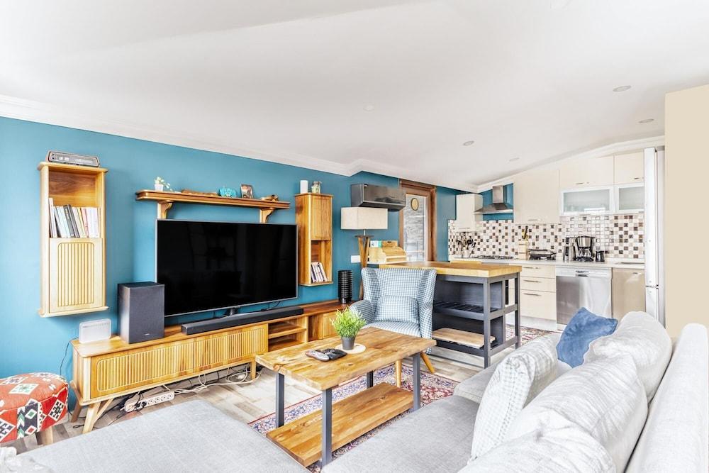 Central And Cozy Flat with Terrace in Sisli