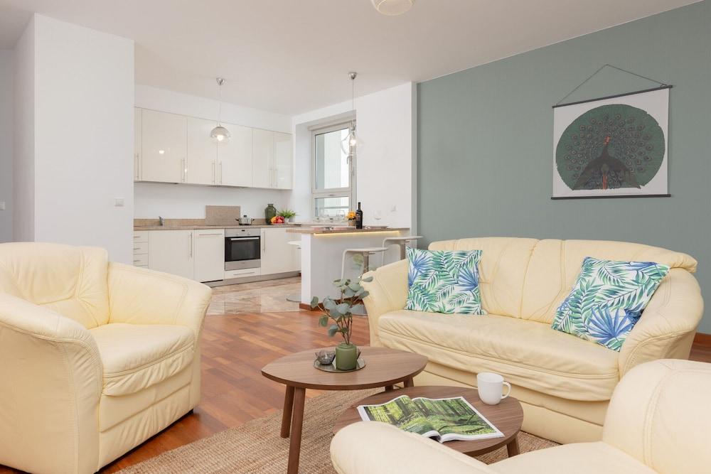 Warsaw Słominskiego by Renters