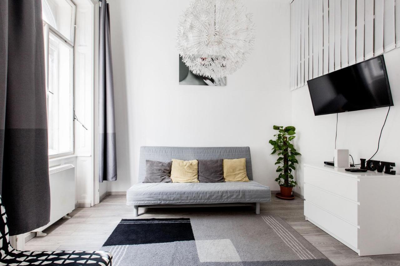 E-52 Apartment in Center