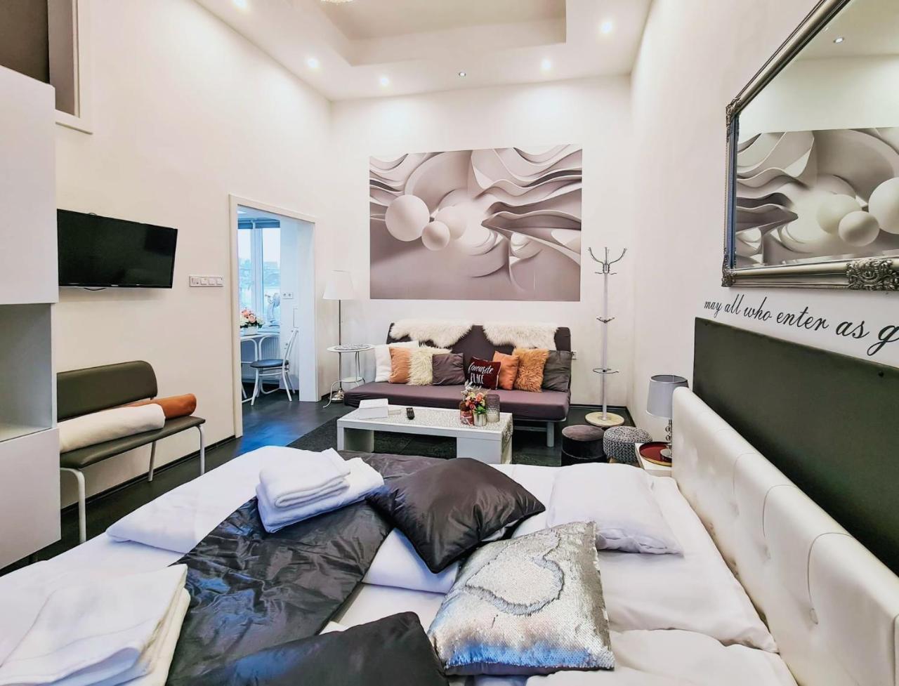 Modern Flat in City Center (Adults Only)