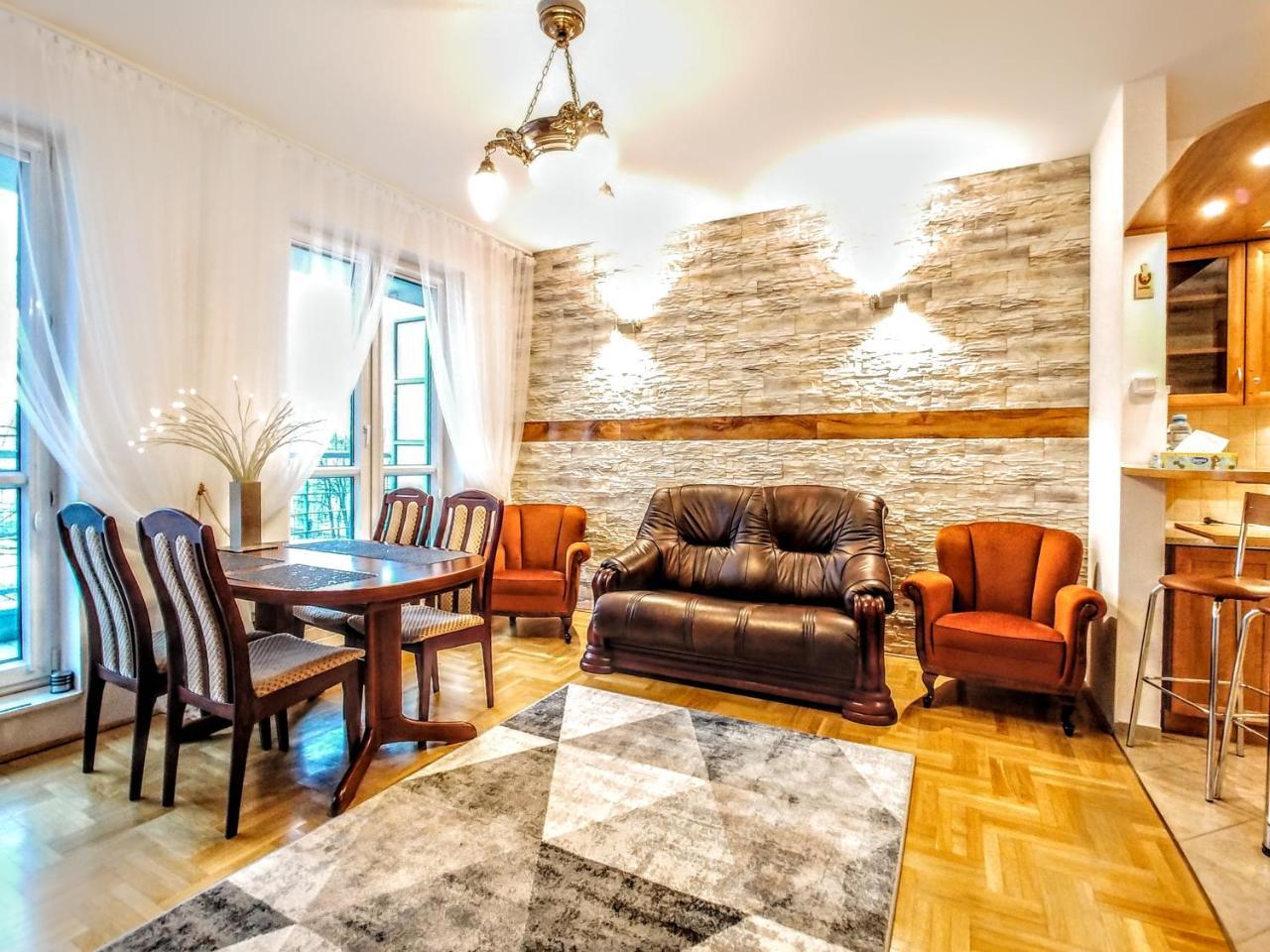 Saska Kepa Apartment