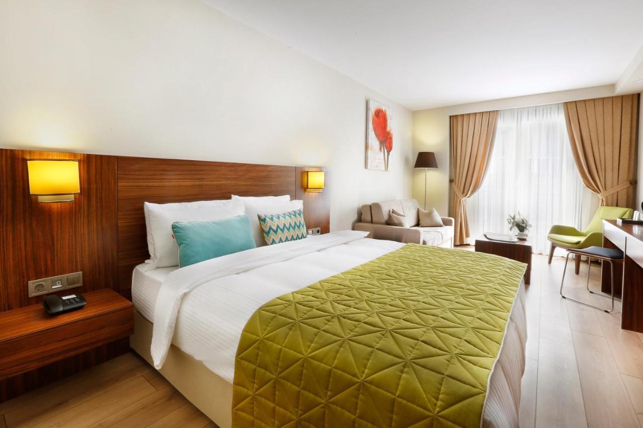 The White Orient Hotel 2