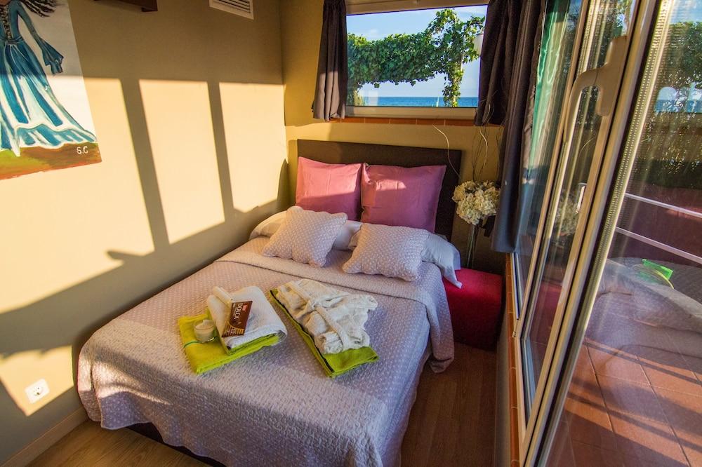 Beach House Barcelona Hot Tub & Beach Access 2