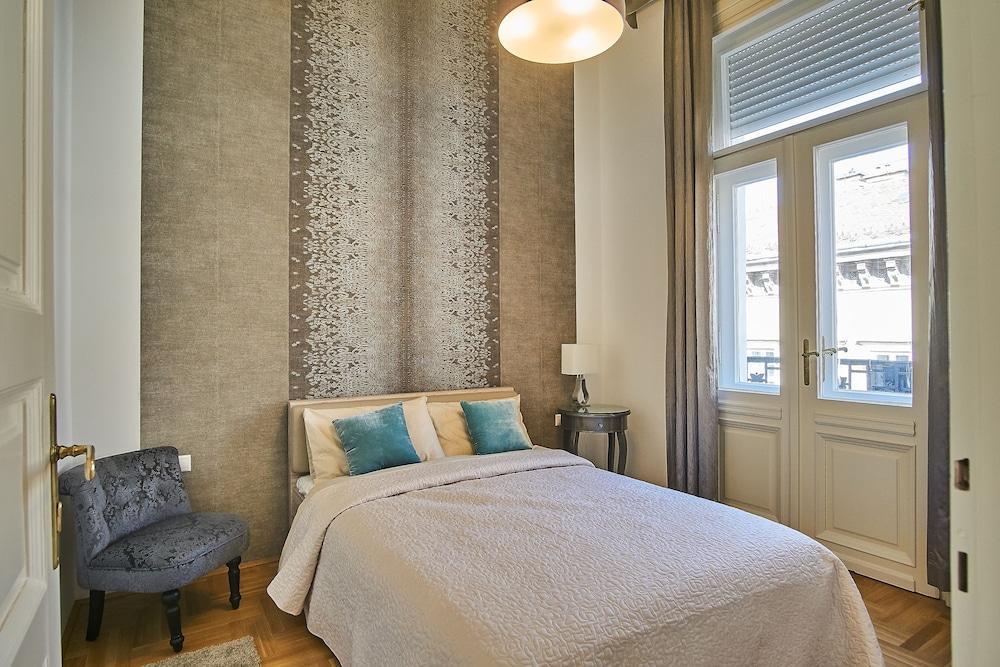 Basilica Apartment 1