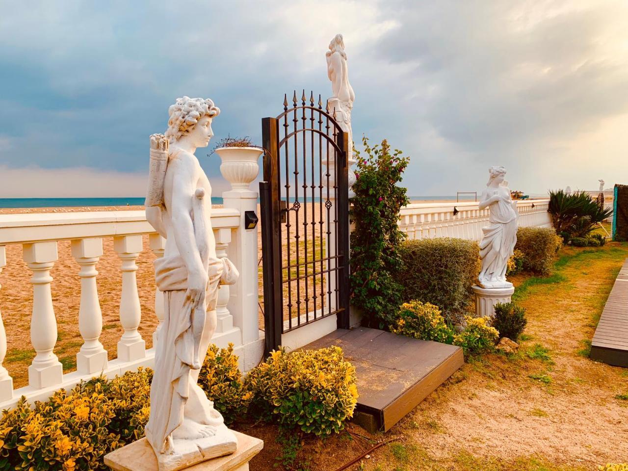 Boutique Home the Beach 2