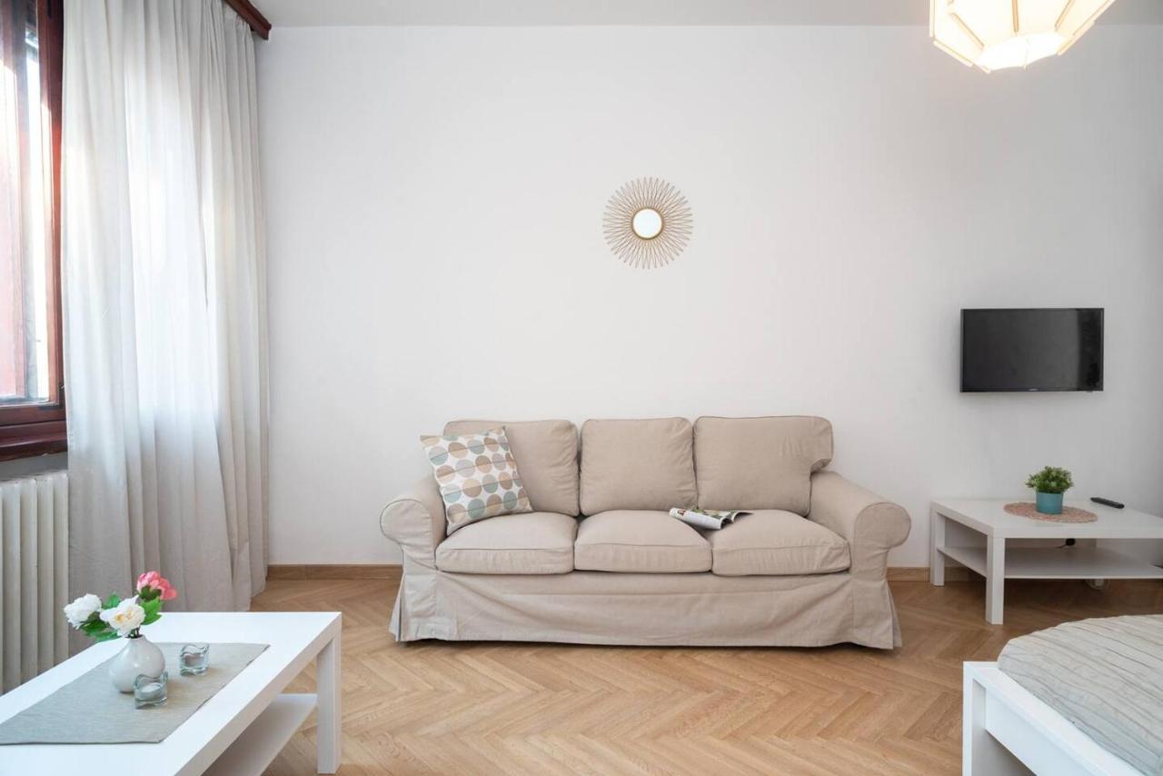 Convenient Apartment in the Heart of Downtown 2