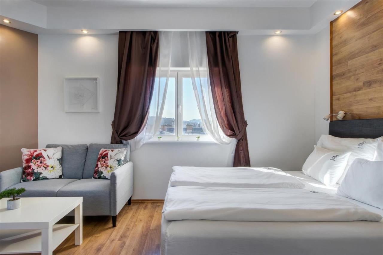 Premium Studio Szervita Square (Adults Only) 1