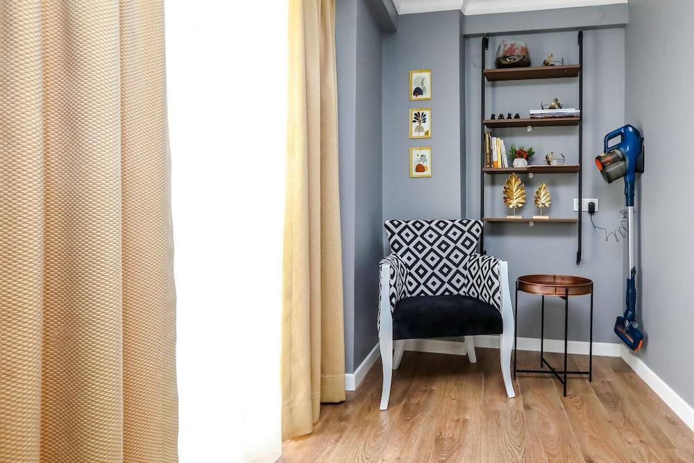 Vibrant Flat 500 M To Uskudar Ferry Station 2