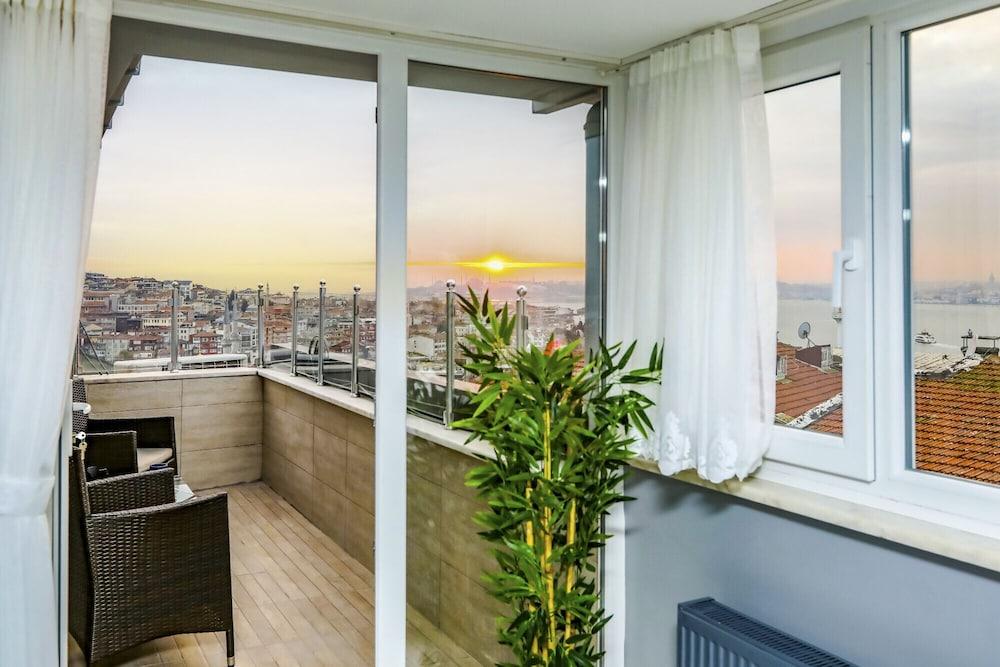 Vibrant Flat 500 M To Uskudar Ferry Station 1