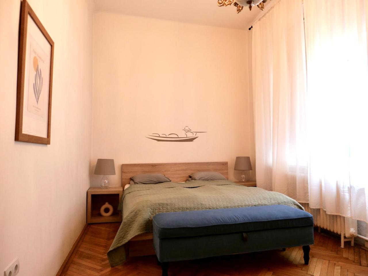 Contemporary City Apartment Vaci Utca 2