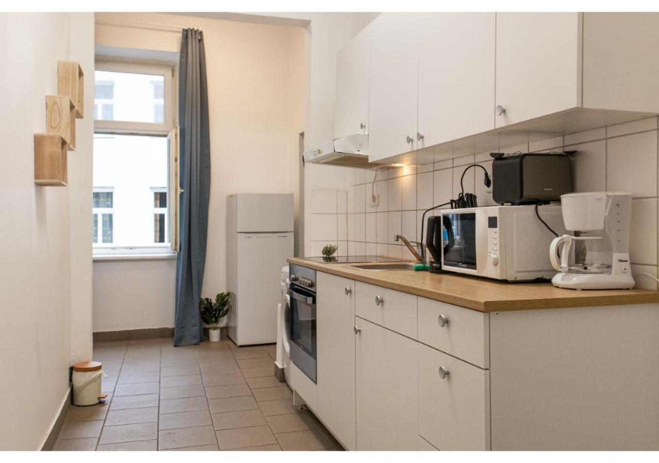 Economy City Living- 1br Apt in An Old Building