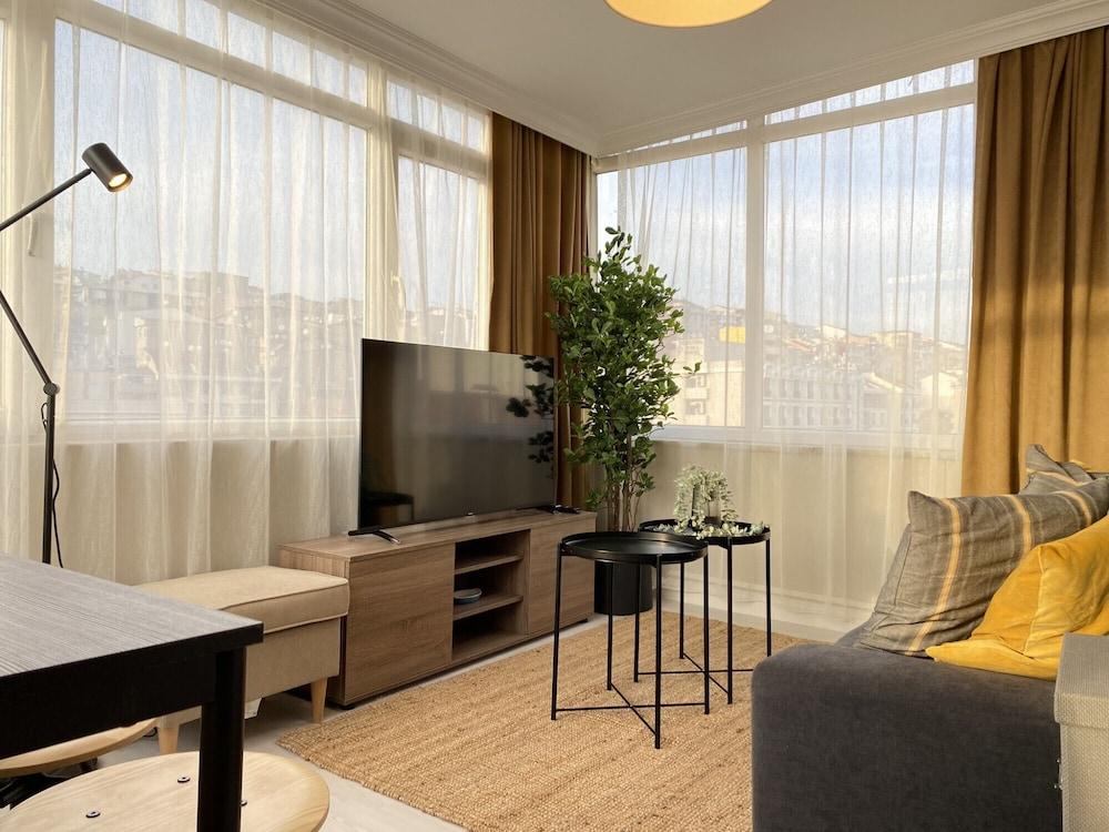 Central And Charming Flat with Balcony in Sisli 2