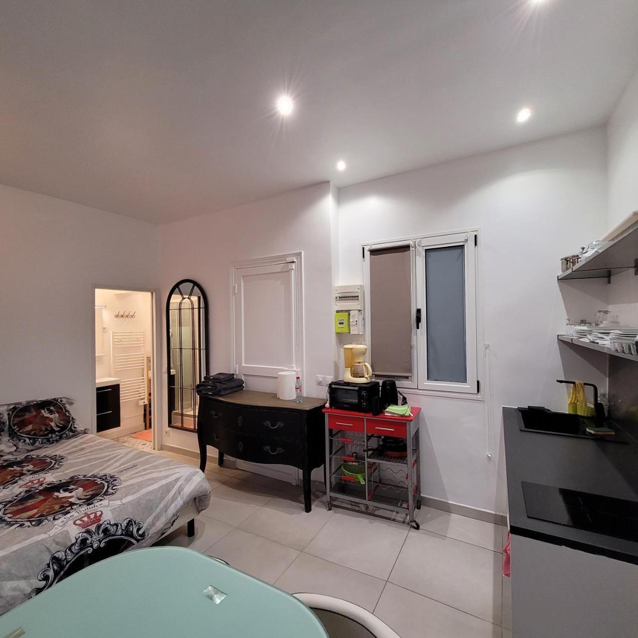 Hollyday Studio Paris Centre Montmarte Sacre-Coeur Opera Louvre (Adults Only) 2