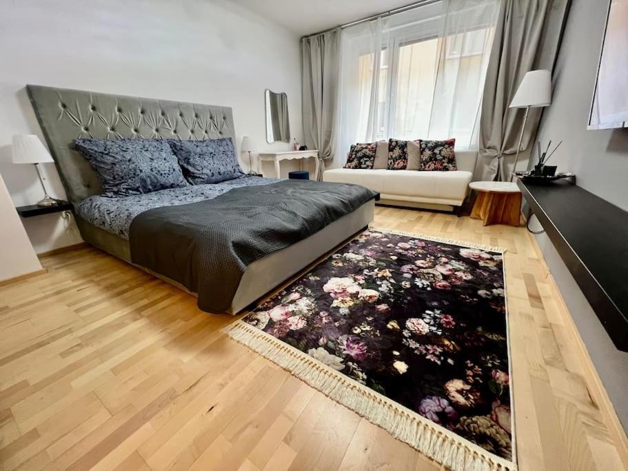 Old Town Vienna Three #3