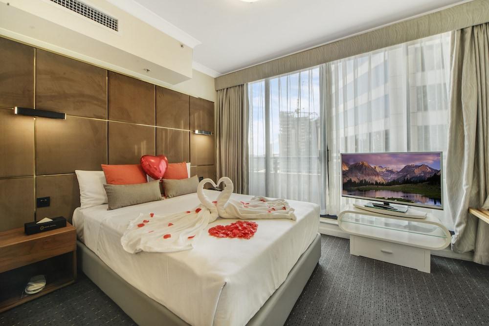 Sydney Hotel Harbour Suites 1