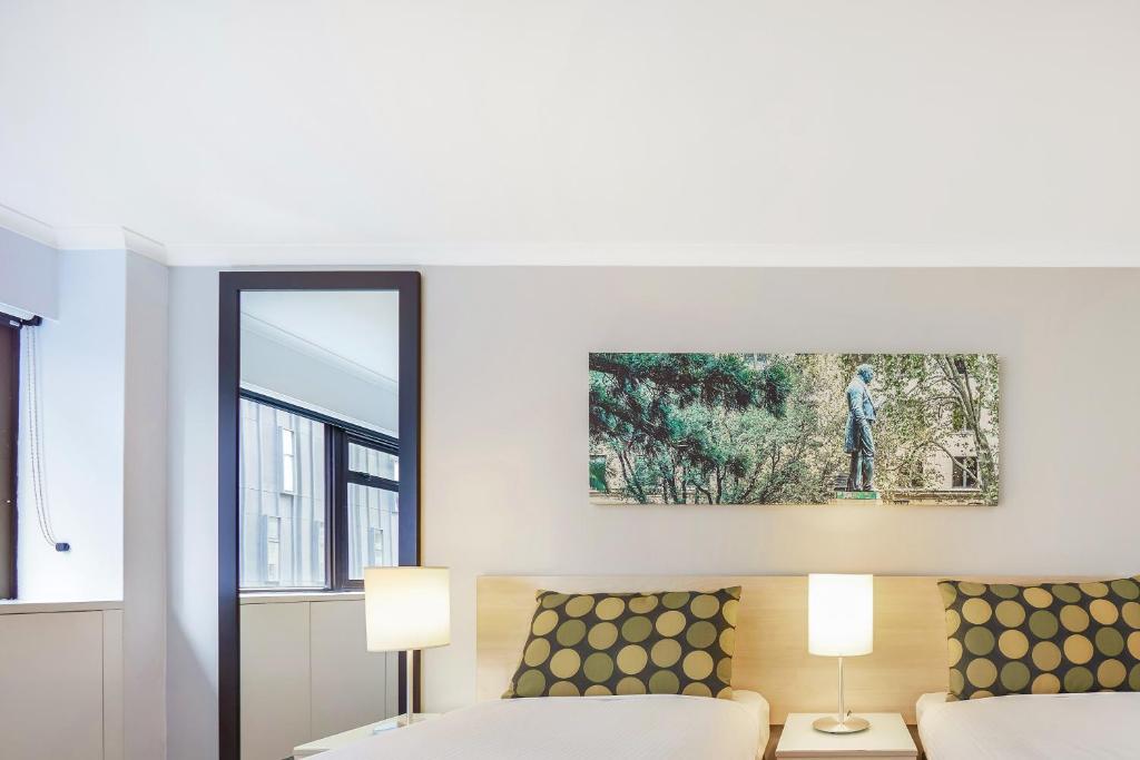 Mercure Sydney Wynyard 1