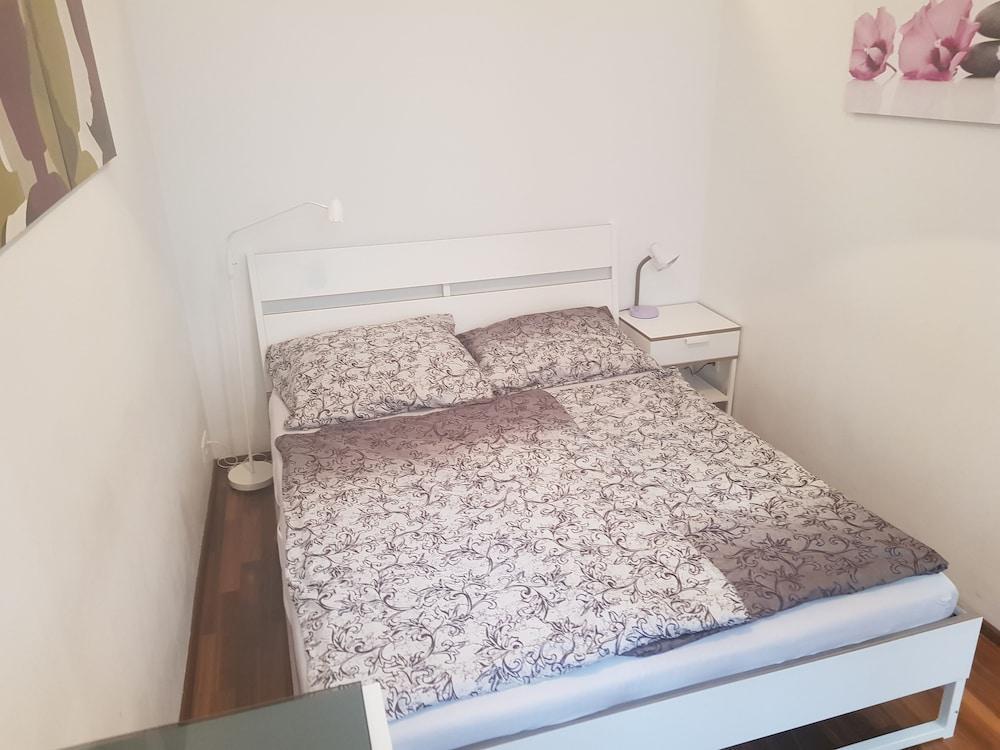 Amazing Flat Near Center 1