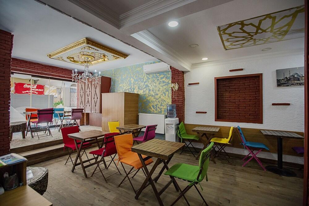 Royal Family Hotel 1