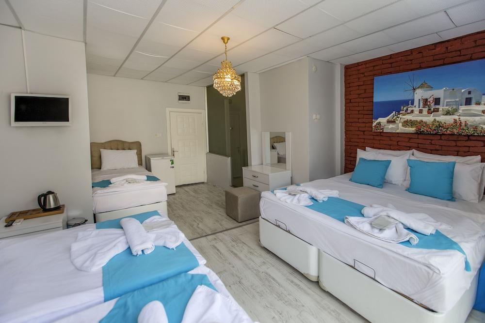 Royal Family Hotel 2