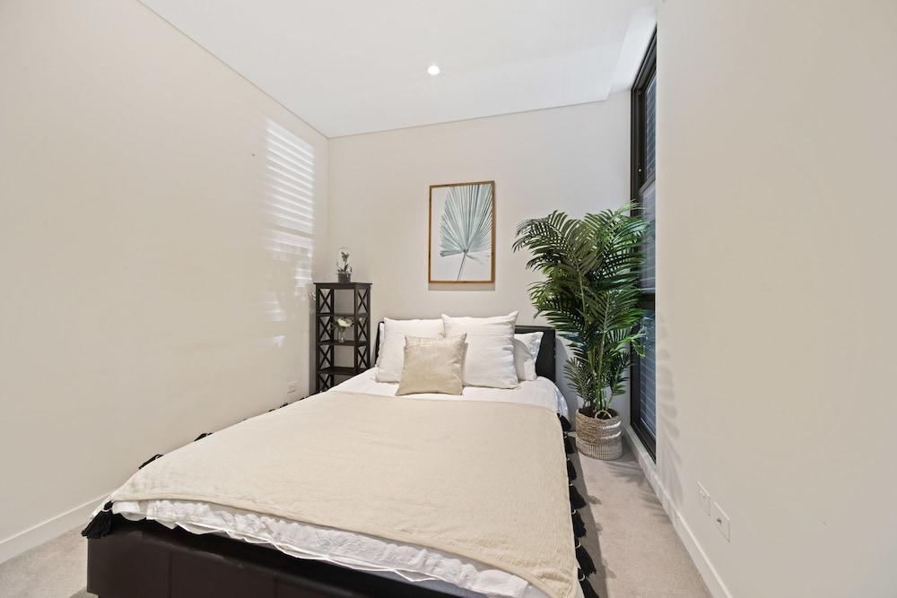 Full Darling Harbour View Luxury 2 Bedroom Apartment 1