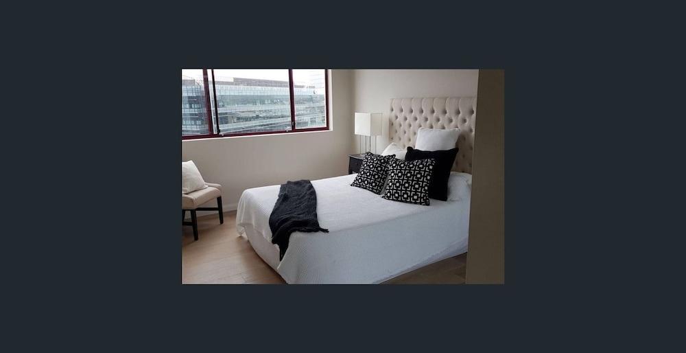 2 Bedroom Darling Harbour Apartment 2