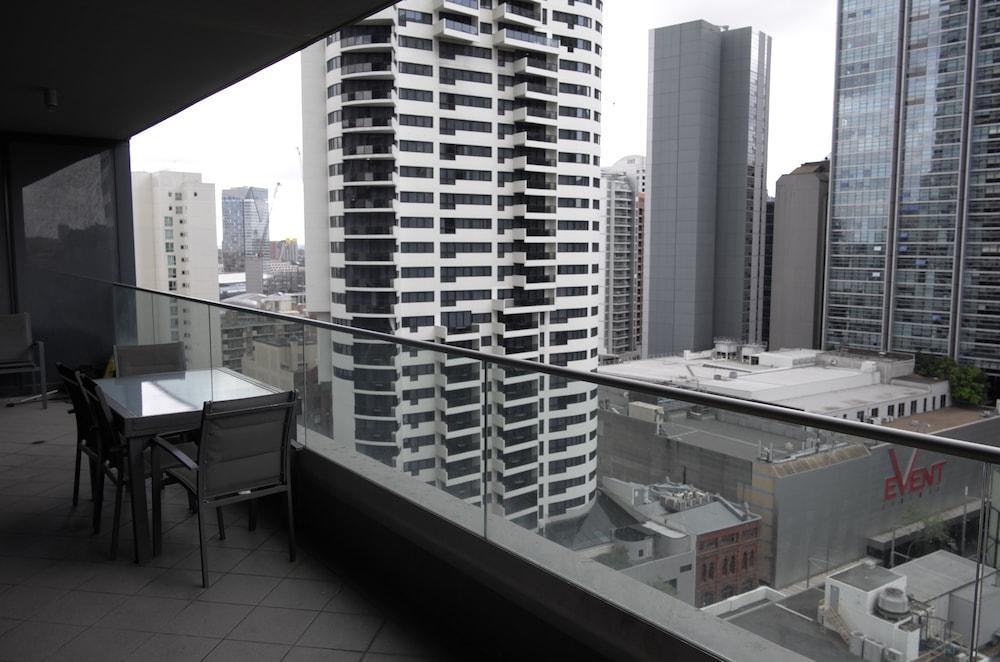 Large Apartment in World Square Sydney
