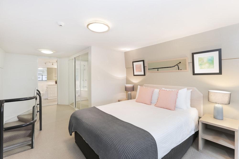 The Little Darling of the Harbour 1