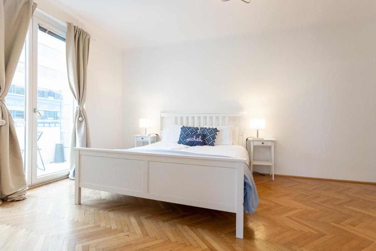 Operastreet City Center Santorin 1